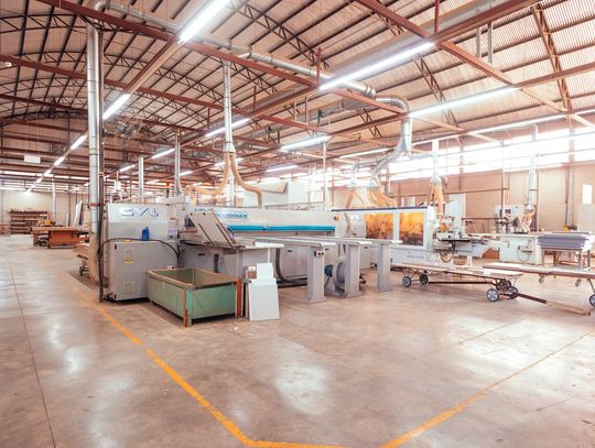 Drugie życie parku maszynowego: Dlaczego profesjonalny serwis i modernizacja to klucz do oszczędności?