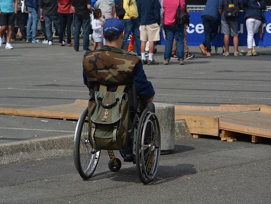 Dwóch nastolatków ukradło wózek inwalidzki. Dla zabawy