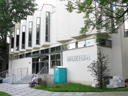 Dyrektor muzeum "słabo zaznacza swoją obecność"