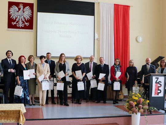 Dyrektorzy i nauczyciele z Nagrodami Prezydenta Miasta Kalisza ZDJĘCIA