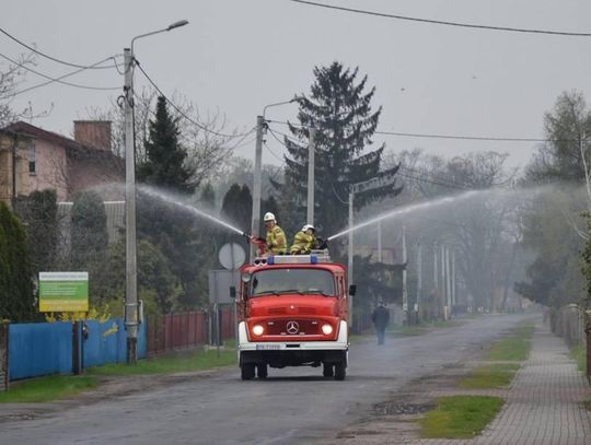 Dziś Śmigus Dyngus. Tak polewaliśmy się wodą... kiedyś