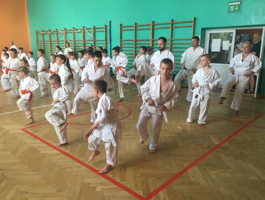 Egzamin zaliczony. Karatecy zdawali na wyższe stopnie (ZDJĘCIA)