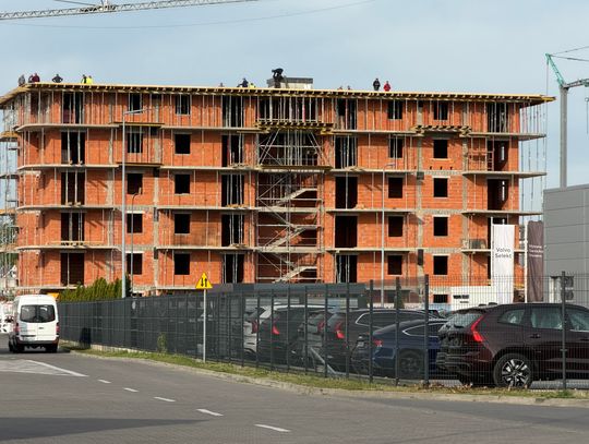 Ekspresowe tempo. Budują już halę i drugi obiekt Ekspresowe tempo. Budują już halę i drugi obiekt