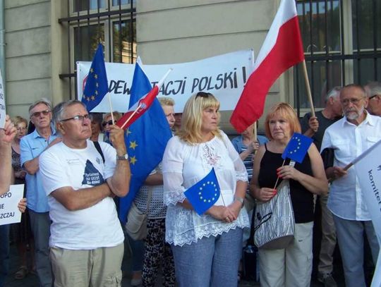 „Europo, nie odpuszczaj!”. KOD i Obywatele RP będą manifestować przed sądem