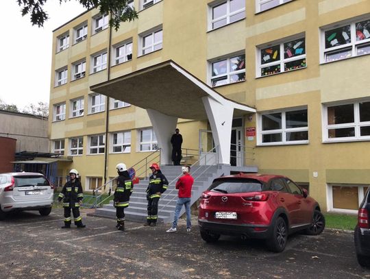 Ewakuacja szkoły specjalnej w Kaliszu. Przyszedł mail o zagrożeniu ZDJĘCIA