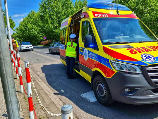 Fordem wjechała w kobietę na pasach. Z rozciętą głową trafiła do szpitala