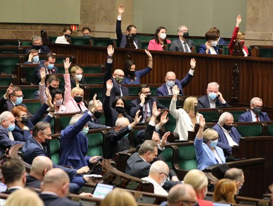 Fundusz Odbudowy przyjęty. Jak głosowali posłowie z naszego okręgu?