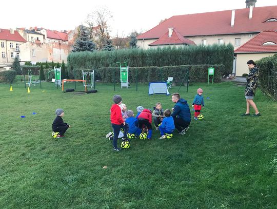 Futbol dla najmłodszych. Szkółka Piłkarska Funinio Kalisz zaprasza rodziców z dziećmi na pokazowe zajęcia