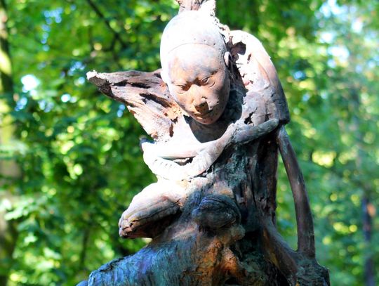„Gaja” - nowa rzeźba w Parku Miejskim. Wzbudza różne emocje