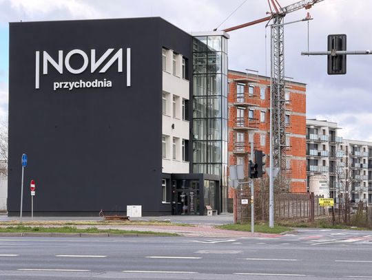 Galeria, przychodnia, bloki. Zmienia się cała ulica