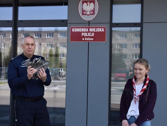 Harcerze uszyli maseczki dla policjantów