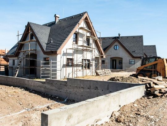 Ile czasu zajmuje budowa domu w 2025?
