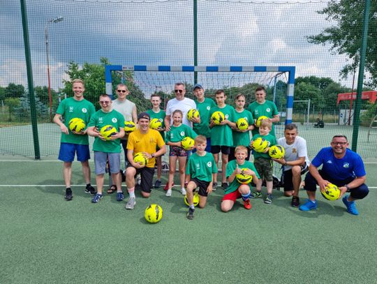 Integracyjny futbol. Akademia Piłkarska KKS zainaugurowała nowy projekt (WIDEO)