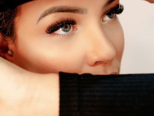 Jak dbać o przedłużone rzęsy Jak dbać o przedłużone rzęsy