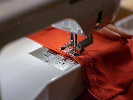 Jak dobrać odzież pod haft lub nadruk? Materiał, krój i miejsce znakowania