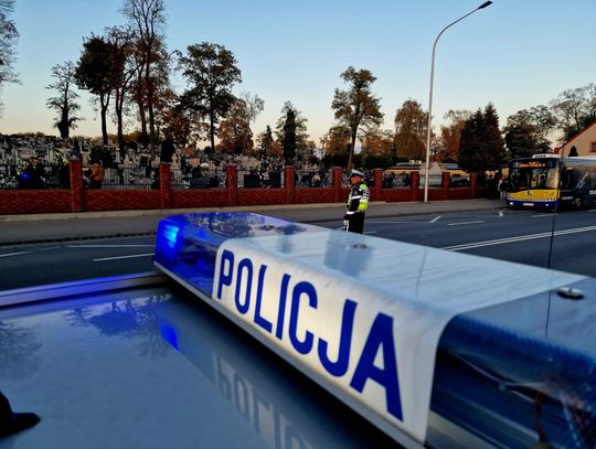 Jak dojechać na cmentarze? Zmiany w organizacji ruchu na Wszystkich Świętych Jak dojechać na cmentarze? Zmiany w organizacji ruchu na Wszystkich Świętych