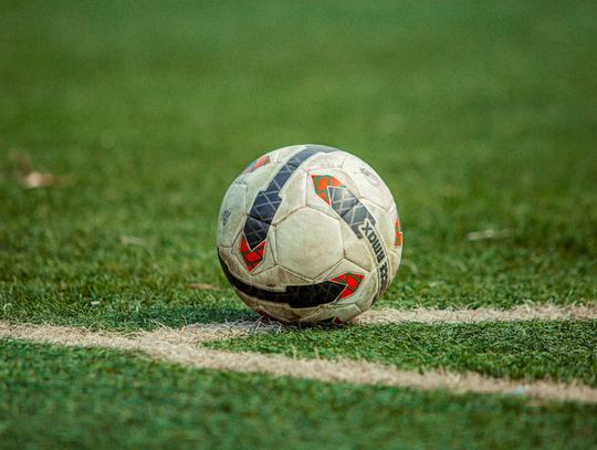 Jak zmienia się rola napastnika w nowoczesnej piłce nożnej?