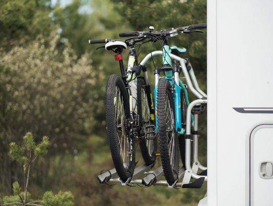 Jaki bagażnik rowerowy na hak wybrać na długie trasy?