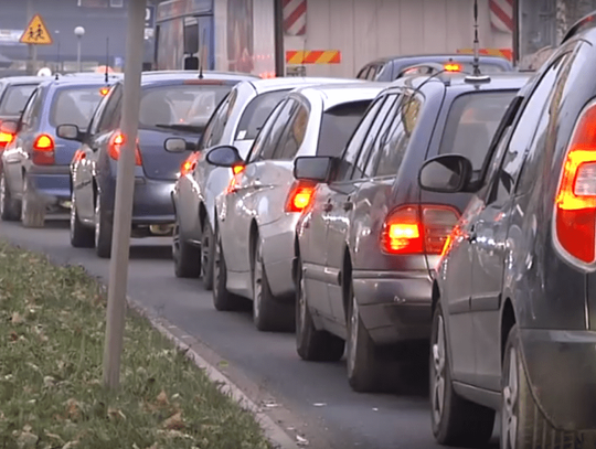 Jazda na suwak i korytarz życia - od dziś ważne zmiany w przepisach ruchu drogowego