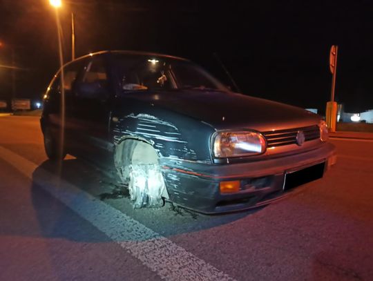 Jechał bez przedniego koła, z butelką wódki w ręku. Podczas kontroli kopnął policjanta ZDJĘCIA