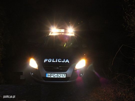 Jechał BMW bez świateł. Policja szybko ustaliła, że to najmniejszy z jego problemów Jechał BMW bez świateł. Policja szybko ustaliła, że to najmniejszy z jego problemów