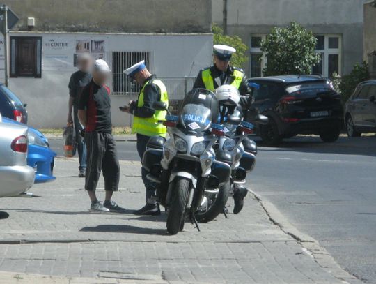 Jechał rowerem pod prąd, zderzył się z samochodem