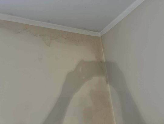 Jej mieszkanie jest notorycznie zalewane. „To jak walka z wiatrakami”