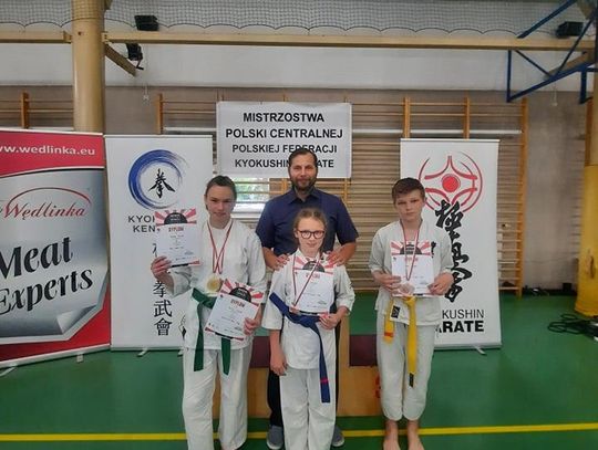 Kaliscy karatecy z medalami Mistrzostw Polski Centralnej