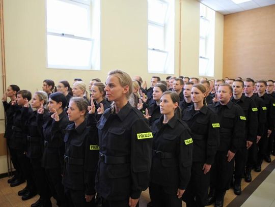 Kaliska policja ma nowych mundurowych ZDJĘCIA