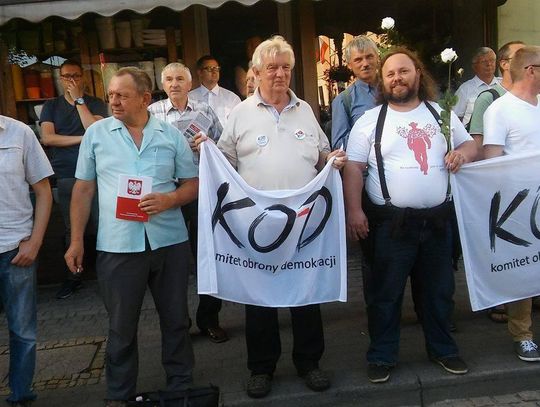 Kaliski KOD na spotkaniu z Andrzejem Dudą ZDJĘCIA