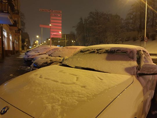 Kalisz przykryty śniegiem. Kierowcy, uważajcie na siebie ZDJĘCIA