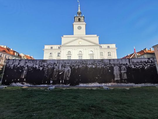 Kalisz w dwudziestoleciu międzywojennym. Plenerowa wystawa powiększonych zdjęć na Głównym Rynku ZDJĘCIA