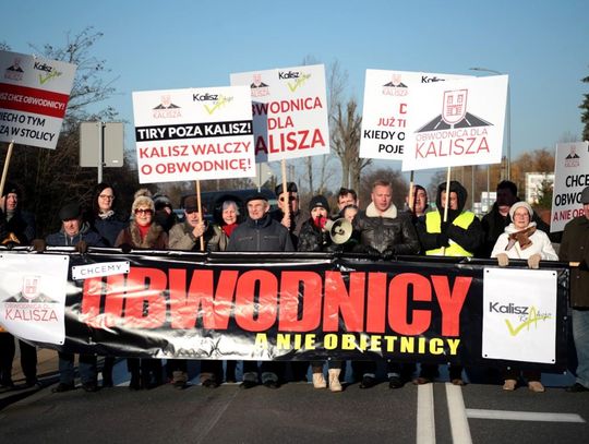 Kaliszanie blokowali drogę. Domagają się budowy obwodnicy ZDJĘCIA