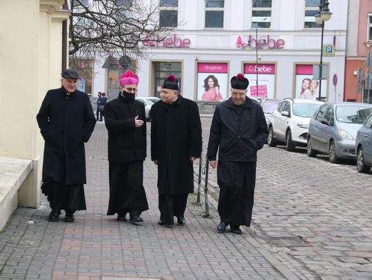 Kanoniczne objęcie władzy przez nowego biskupa