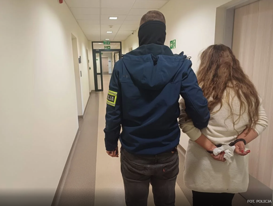 Katowała rodzinę przez niemal 9 lat. Policja wyrzuciła ją z domu Katowała rodzinę przez niemal 9 lat. Policja wyrzuciła ją z domu