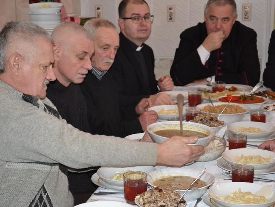 Każdy błąd można naprawić. Z wiarą w lepsze jutro mieszkańcy domu św. Alberta zasiedli do Wigilii