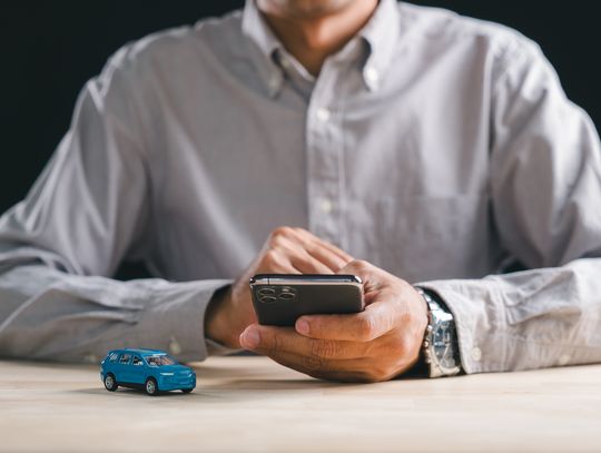 Kiedy warto postawić na leasing online i załatwić formalności bez wychodzenia z biura?