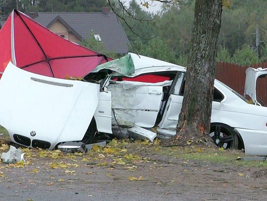 Kierowca BMW zginął na miejscu. Dwie osoby zostały ranne ZDJĘCIA