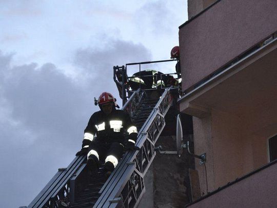 Kilkanaście godzin uwięziony w wannie