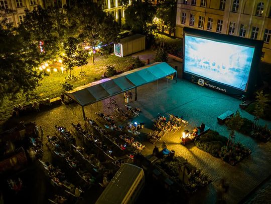 Kino „pod chmurką” w Kaliszu. Znamy daty i tytuły filmów