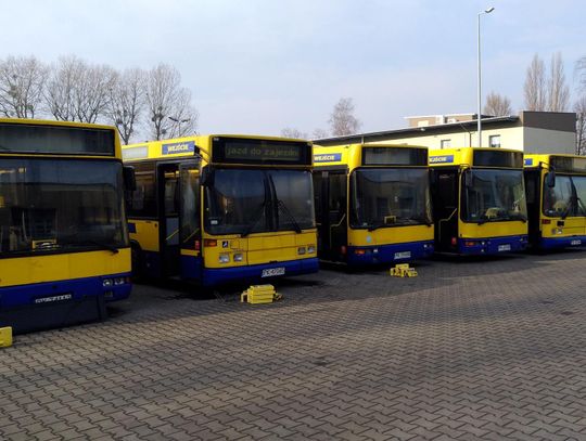 KLA wystawia na sprzedaż 7 autobusów