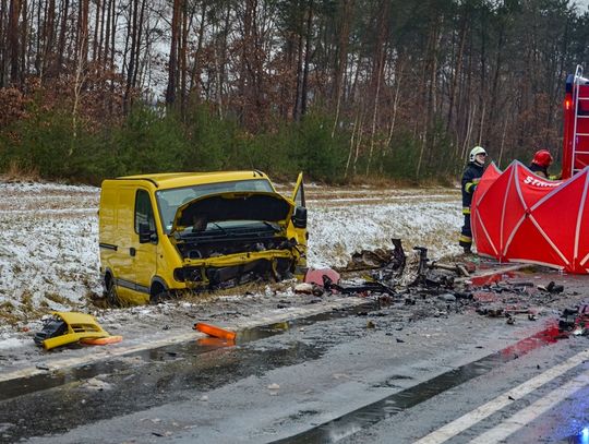 Kolejna ofiara śmiertelna. Czołowe zderzenie z busem