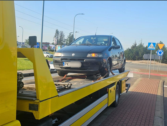 Kolizja na rondzie. Kaliska policja szuka sprawcy, który uciekł