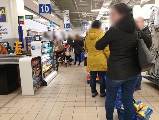 Koniec ery hipermarketów? Tak zmienia się handel i zwyczaje klientów