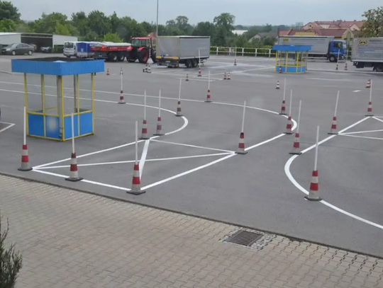 Koniec „jazdy na tyczki”. Z egzaminu znika plac manewrowy?