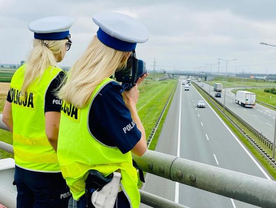 Koniec z jazdą na zderzaku. Policja sprawdzała, czy kierowcy przestrzegają nowych przepisów ZDJĘCIA