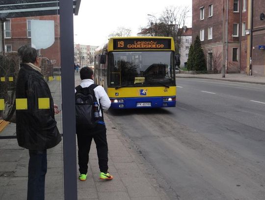 Kontrolerka wyrzuciła dziecko z autobusu, bo nie miało biletu