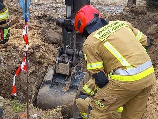 Koparka uszkodziła rurę z gazem. Interwencja służb w Zdunach