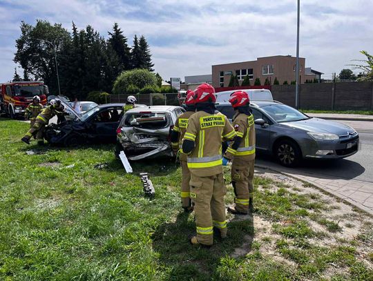 Kraksa 4 aut na Piwonickiej. Zawinił młody obcokrajowiec ZDJĘCIA
