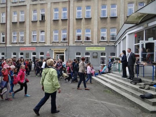 Księgowa wyprowadzała pieniądze ze szkolnej kasy